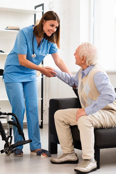 psw helping patient transfer to a wheelchair
